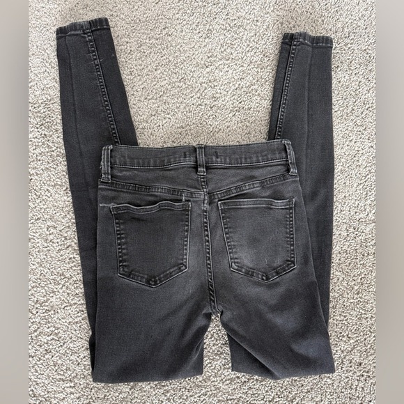 Free People High Waisted Black Skinny Jeans Size W 26 Distressed Wash - Picture 2 of 7